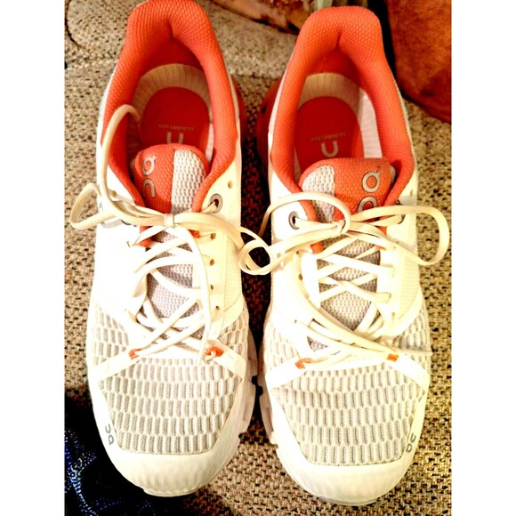 ON Running cloudflyer peach white Athletic sneakers running shoes, Sz 7.5 Women - Picture 1 of 6
